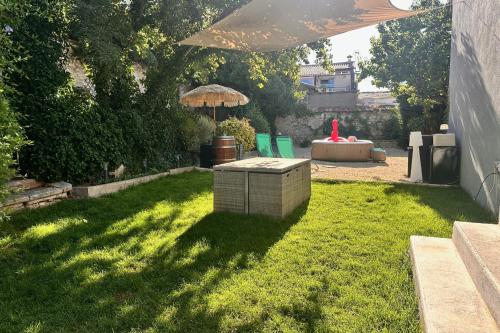 La Maison de la fontaine - Jardin et jacuzzi