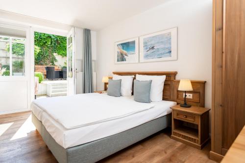a bedroom with a large white bed and a window at Apartments an Sankt Marien in Stralsund