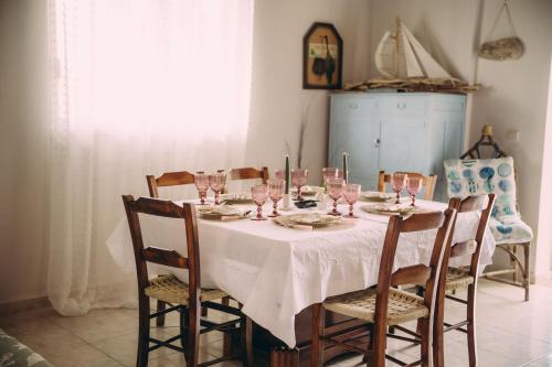 Φωτογραφία από το άλμπουμ του Captain's Spacious House Near The Beach - Happy Rentals στο Κατάκολο
