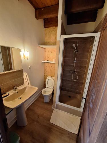 Ένα μπάνιο στο Ferme du Soleillal & Sauna- Adult Only