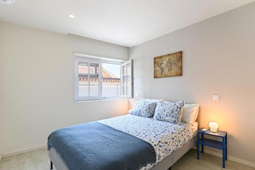 a bedroom with a bed and a window at Ao Pé da Sé next to Braga Cathedral By Sé Apartamentos in Braga