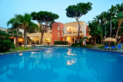 Bazén v ubytování La Reginella Resort & Spa nebo v jeho okolí