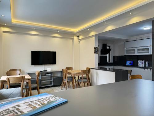 Η κουζίνα ή μικρή κουζίνα στο KoskHotel Kusadasi