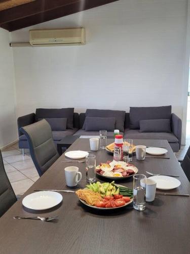 Ruang duduk di Camp in Style - Waterfront Guesthouse