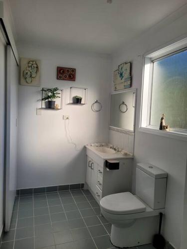 Bilik mandi di Camp in Style - Waterfront Guesthouse