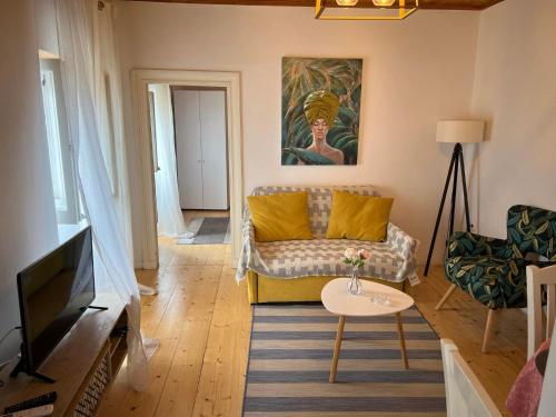 Μια τηλεόραση ή/και κέντρο ψυχαγωγίας στο Agnes Rooms