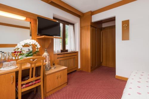 Televisyen dan/atau pusat hiburan di Hotel Bellavista