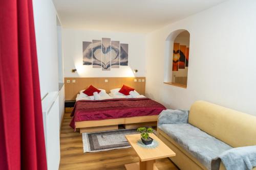 Postel nebo postele na pokoji v ubytování Hotel Center Bohinjsko Jezero