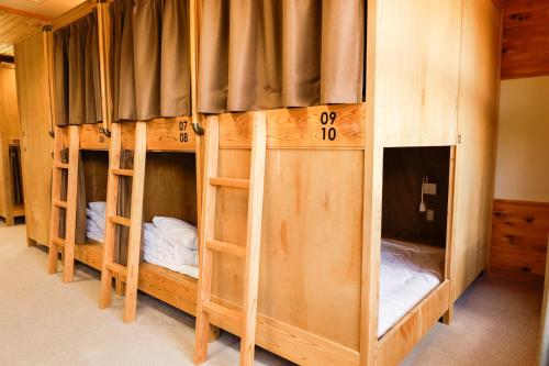a group of bunk beds in a room at 馬籠ふるさと学校 Magome Furusato Gakkou in Nakatsugawa