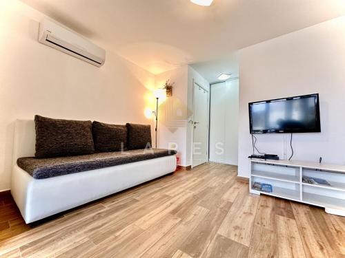 Μια τηλεόραση ή/και κέντρο ψυχαγωγίας στο Apartments studio Vukman Novalja
