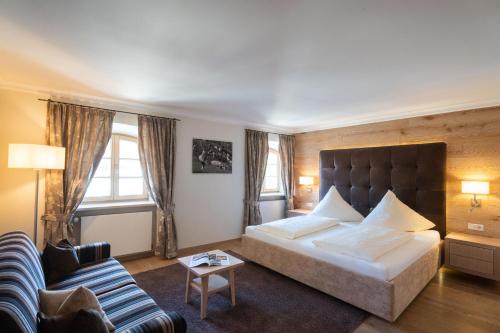 Ένα ή περισσότερα κρεβάτια σε δωμάτιο στο Hotel Gasthof Alte Post Holzkirchen