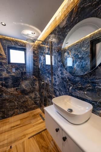 Gallery image of Rest Hour Hotel in Ksamil