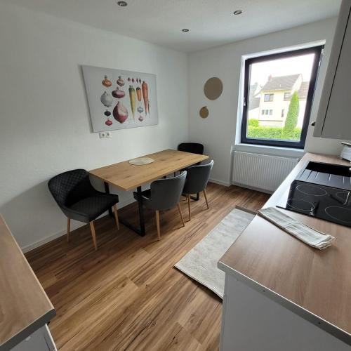 a kitchen with a table and chairs in a room at Ferienwohnungen Ahrweiler in Bad Neuenahr-Ahrweiler