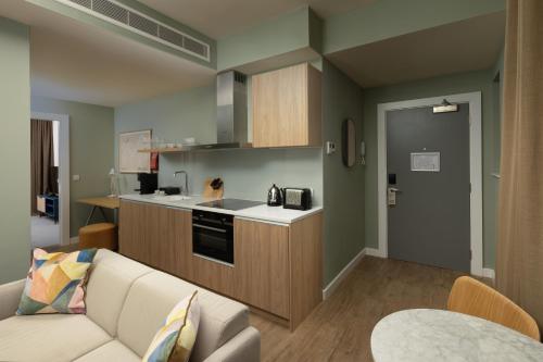 The Lincoln Suites photo 35