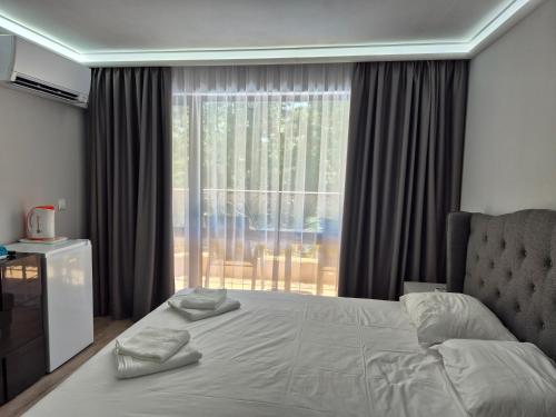 Postel nebo postele na pokoji v ubytování Park and pool Studio Apostolovi