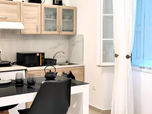 Kuchyň nebo kuchyňský kout v ubytování White Studio Corfu Town