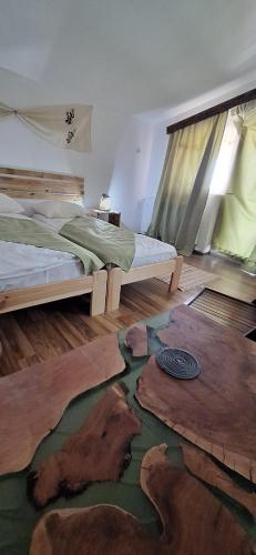 Postel nebo postele na pokoji v ubytování Pensiunea Voicu