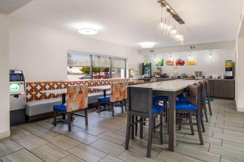 En restaurant eller et andet spisested på Quality Inn Jacksonville near Camp Lejeune