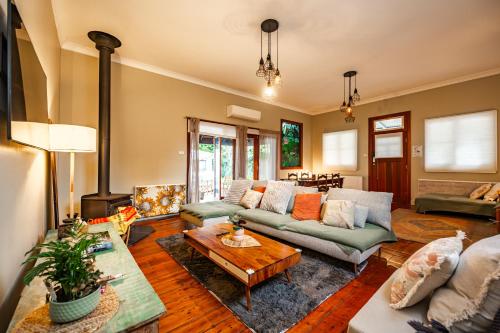Posezení v ubytování Charming cottage - walking distance to katoomba town center