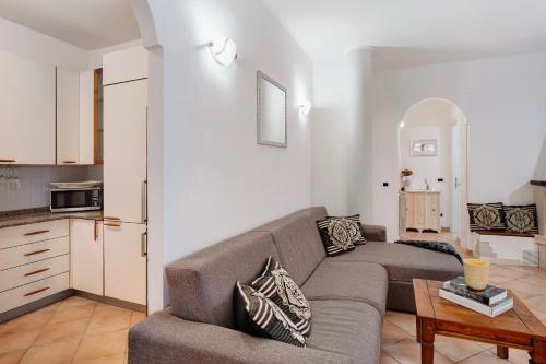 a living room with a couch and a table at Salice Felice in Ventimiglia