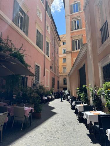Maison Luxury Pantheon