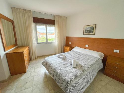 Postel nebo postele na pokoji v ubytování Apartamentos O Grove 3000