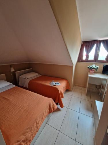 Una cama o camas en una habitación de L'Incontro B&B Santeramo