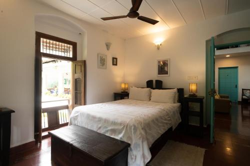 Postel nebo postele na pokoji v ubytování Island House Goa