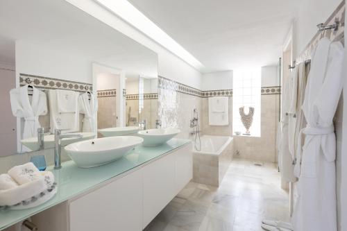 Ένα μπάνιο στο CasaBlu - An Andalusian Boutique Hotel