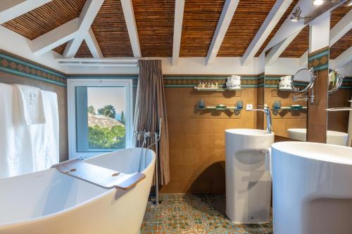 Koupelna v ubytování CasaBlu - An Andalusian Boutique Hotel