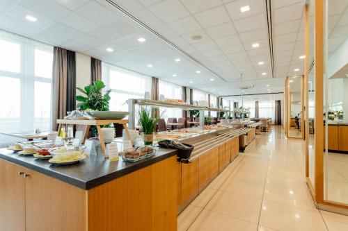 Makanan di atau berdekatan apartmen