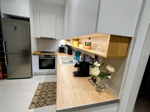 Floral Home 1 - ground floor apt, private parking!
