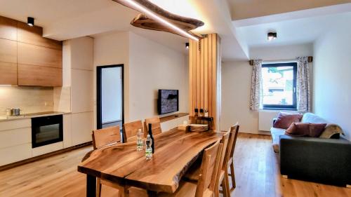 HARÁŠEK - Stylový horský , moderní a plně vybavený rodinný apartmán 3KK v centru - by Relax Harrachov