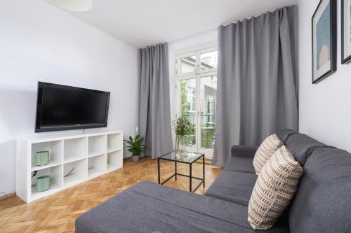 1-Bedroom Apartment with Balcony - Długa 65