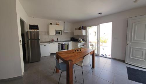 Kuchyň nebo kuchyňský kout v ubytování Maison d Anto