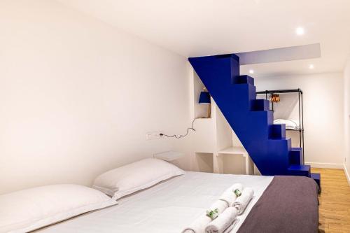 Paris - All Equipped Souplex - RDC - Mezzanine Bedrooms 1m20-1m50 height - From 1 to 6 Guests - Departure up to 11am - Entrance from 4 pm - M9 - 5 - 3 - 2 - 8