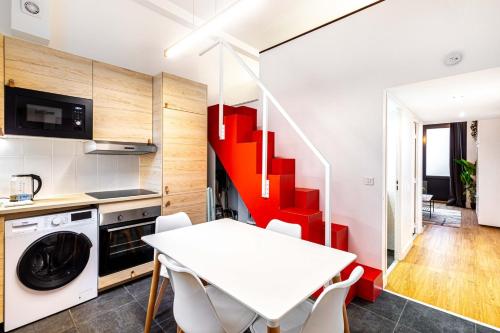 Paris - All Equipped Souplex - RDC - Mezzanine Bedrooms 1m20-1m50 height - From 1 to 6 Guests - Departure up to 11am - Entrance from 4 pm - M9 - 5 - 3 - 2 - 8