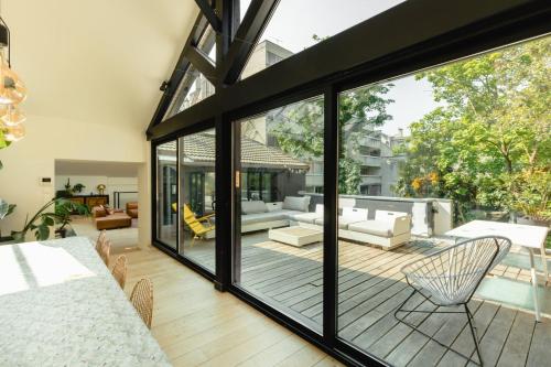 Photo de la galerie de l'établissement Maison ensoleillée avec jardin dans le 16 arron., à Paris