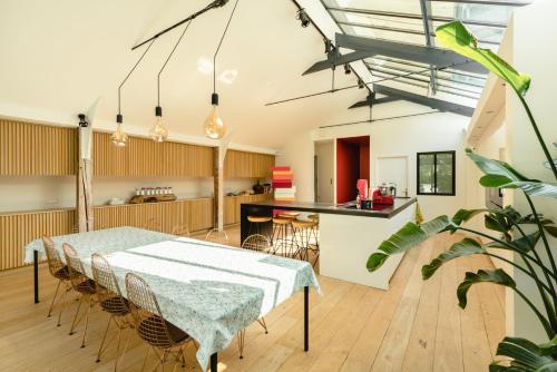 Photo de la galerie de l'établissement Maison ensoleillée avec jardin dans le 16 arron., à Paris