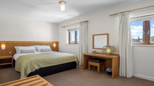 Postel nebo postele na pokoji v ubytování Clifden River View Apartment