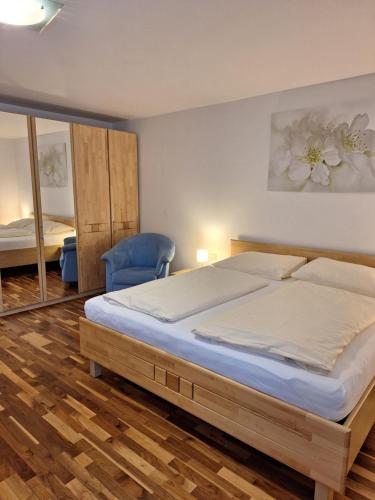 Postel nebo postele na pokoji v ubytování Familienappartement Ötscherbär