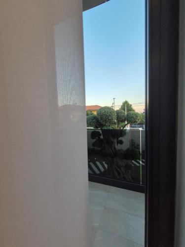 a room with a window with a view at Divina Charme in Mascalucia