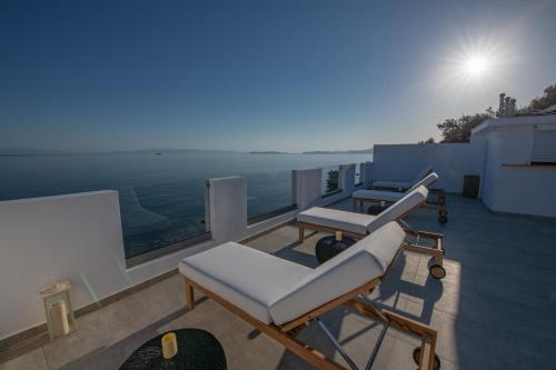 Flisvos Beachfront Apartments