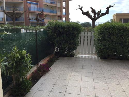 Photo de la galerie de l'établissement T2 RDC terrasse parking et piscine à 50 m- plage V0743, à Vias