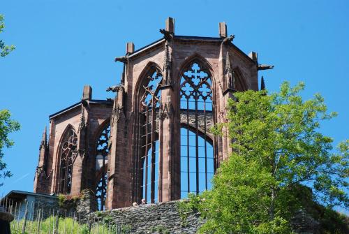 an ornate building on top of a stone wall at Winzerhof Ross & Rose in Trechtingshausen