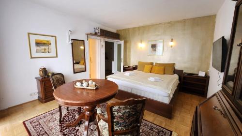 En eller flere senge i et værelse på Innere Stadt Apartment (am Ring)