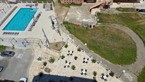 Bazén v ubytování Alessio Hotel Residence nebo v jeho okolí