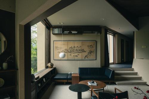 a living room with a couch and a table at AKNOT hakone 大涌谷を望むモダニズム建築 東京から90分 in Hakone