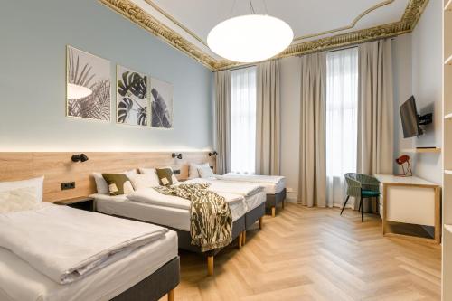 Кровать или кровати в номере Dilo Apartments Berlin - Akazien Residenz Apartments - große Ferienwohnungen für Gruppen