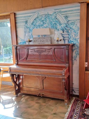 an antique piano is sitting in a room at PROVINCIALE 79 in Magreglio